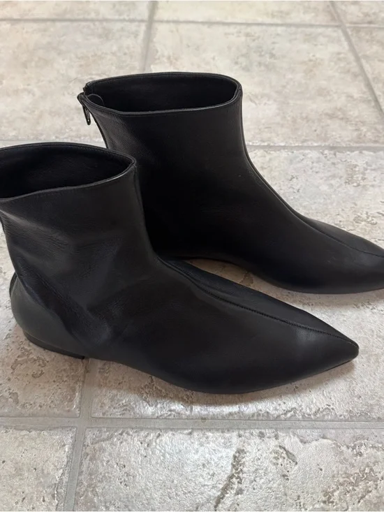 NWOT Clizia Italian booties. Black-European size 40. Leather upper and lining. - Picture 7 of 11